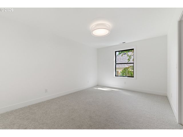 665 4TH St, Lake Oswego, OR 97034