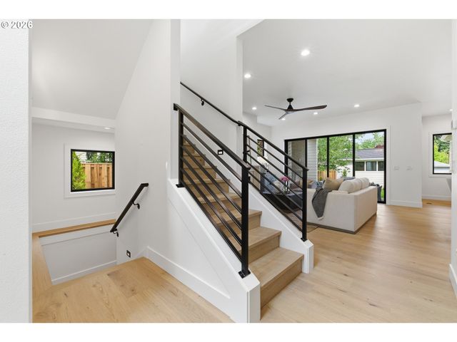 665 4TH St, Lake Oswego, OR 97034