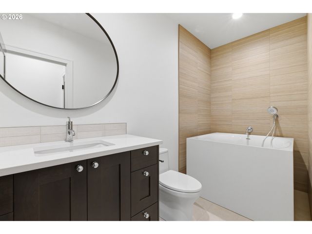 665 4TH St, Lake Oswego, OR 97034