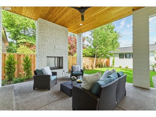 665 4TH St, Lake Oswego, OR 97034