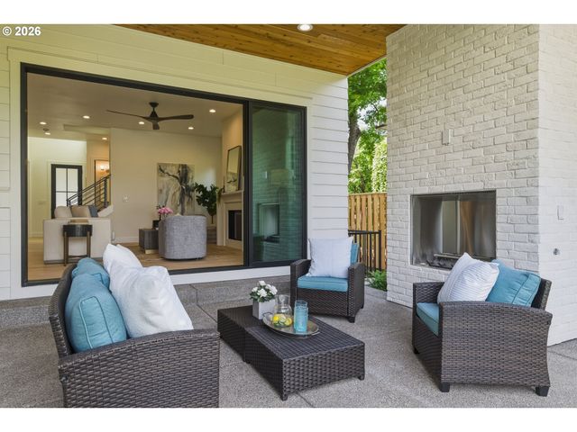 665 4TH St, Lake Oswego, OR 97034