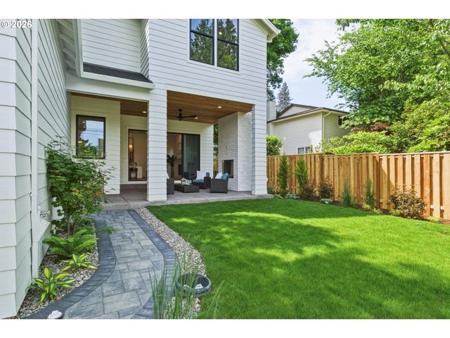 665 4TH St, Lake Oswego, OR 97034
