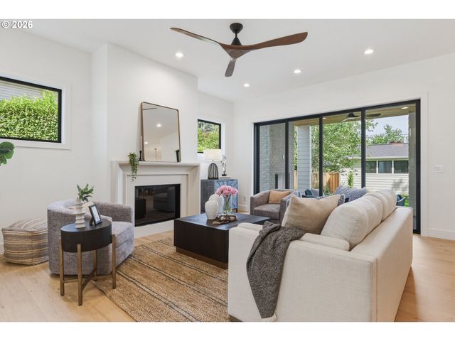 665 4TH St, Lake Oswego, OR 97034