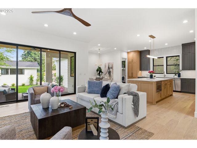 665 4TH St, Lake Oswego, OR 97034