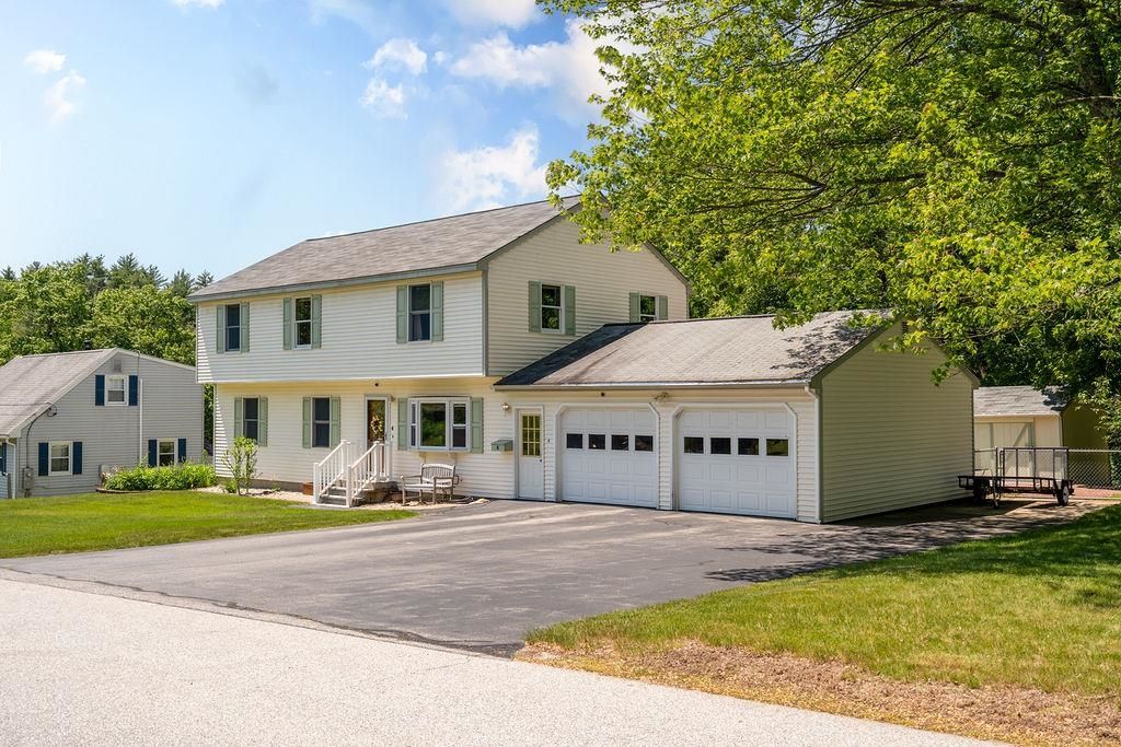 4 Summit Drive, Hooksett, NH 03106