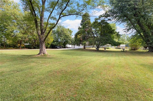 3728 S Marshall Avenue, Sedalia, MO 65031