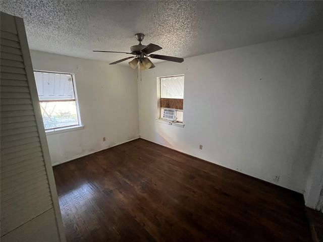 1530 Hillcrest Street, Mesquite, TX 75149