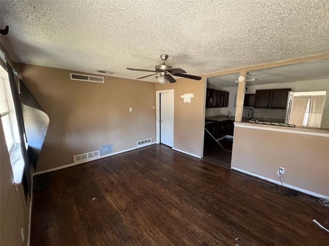 1530 Hillcrest Street, Mesquite, TX 75149