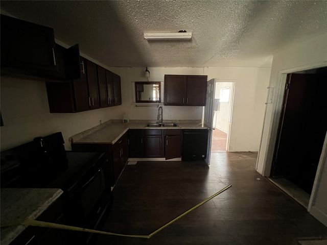 1530 Hillcrest Street, Mesquite, TX 75149