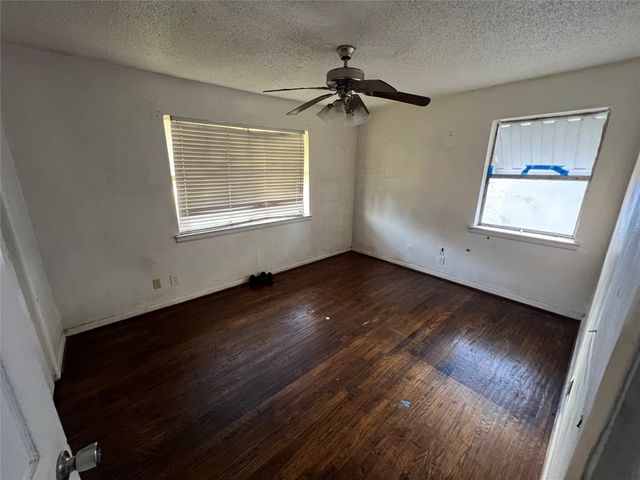 1530 Hillcrest Street, Mesquite, TX 75149