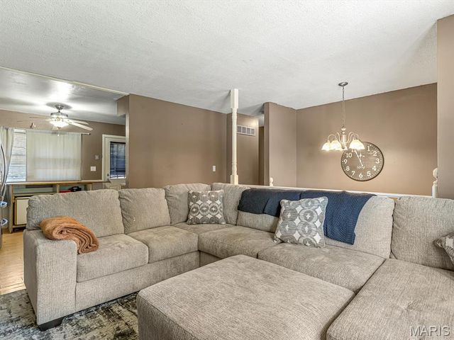 41 Steelecrest Lane, Granite City, IL 62040