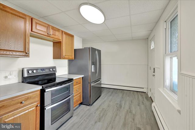 23 N FRONT ST, Womelsdorf, PA 19567