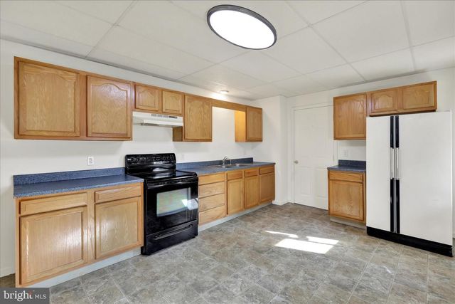 23 N FRONT ST, Womelsdorf, PA 19567