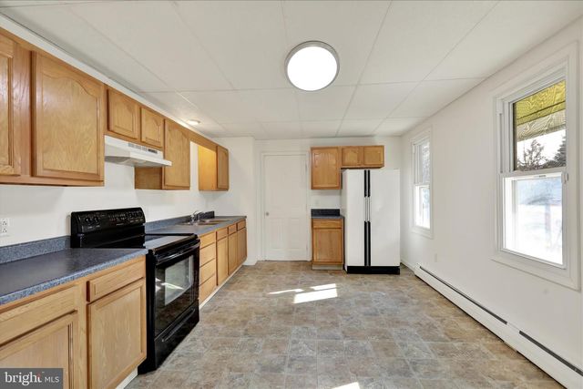 23 N FRONT ST, Womelsdorf, PA 19567