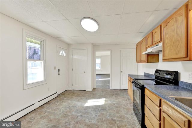 23 N FRONT ST, Womelsdorf, PA 19567