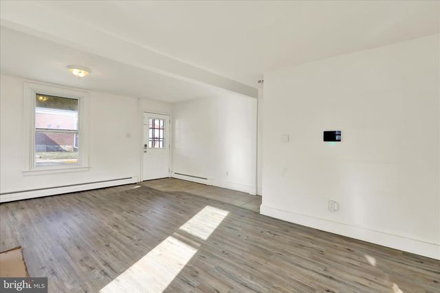 23 N FRONT ST, Womelsdorf, PA 19567