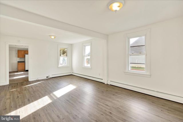 23 N FRONT ST, Womelsdorf, PA 19567