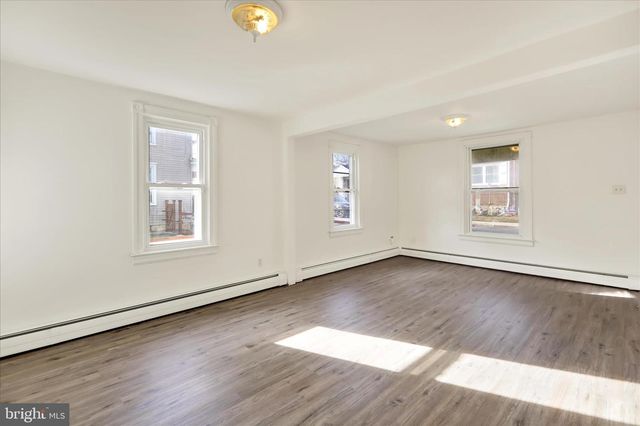 23 N FRONT ST, Womelsdorf, PA 19567