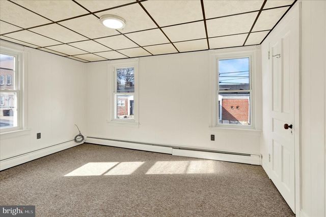 23 N FRONT ST, Womelsdorf, PA 19567