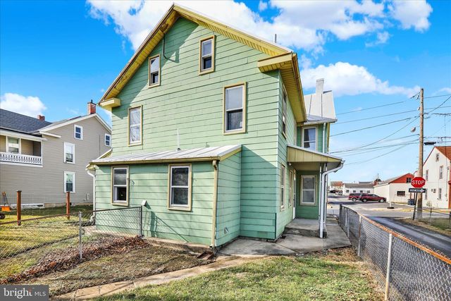 23 N FRONT ST, Womelsdorf, PA 19567