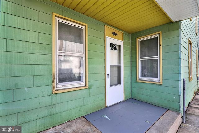 23 N FRONT ST, Womelsdorf, PA 19567