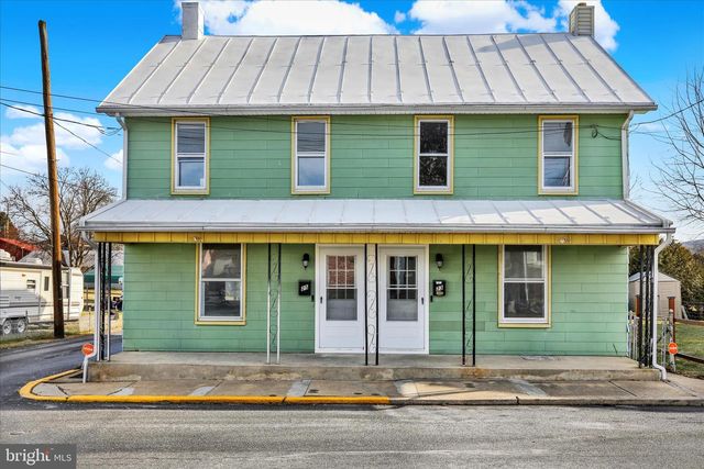 23 N FRONT ST, Womelsdorf, PA 19567