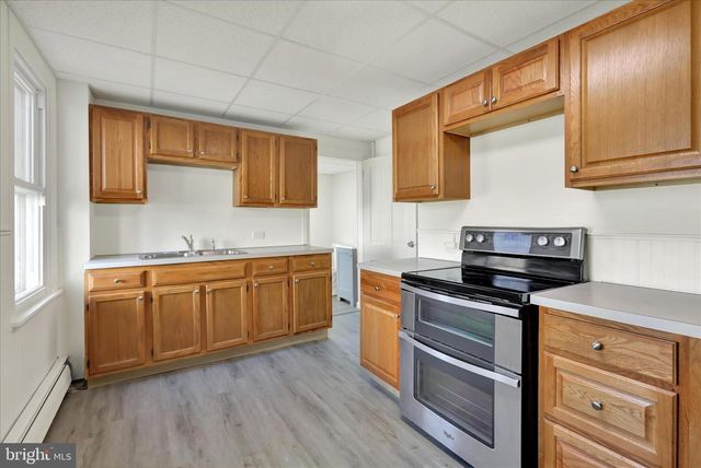 23 N FRONT ST, Womelsdorf, PA 19567