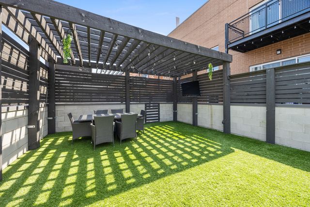 2743 N Ashland Avenue 1N, Chicago, IL 60614