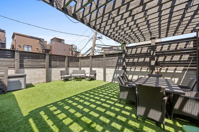 2743 N Ashland Avenue 1N, Chicago, IL 60614