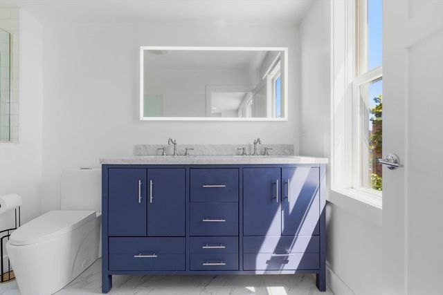 10R Spring Garden St 3, Boston, MA 02125