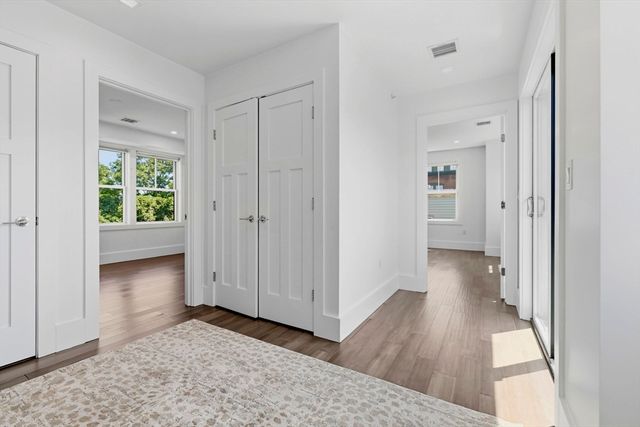 10R Spring Garden St 3, Boston, MA 02125