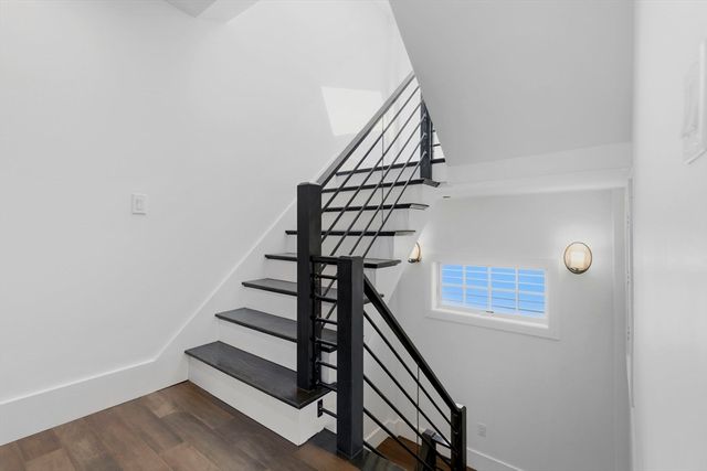 10R Spring Garden St 3, Boston, MA 02125
