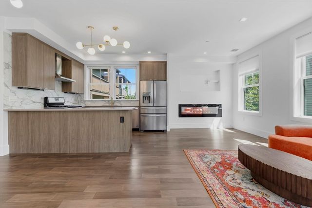 10R Spring Garden St 3, Boston, MA 02125