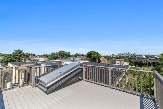 10R Spring Garden St 3, Boston, MA 02125