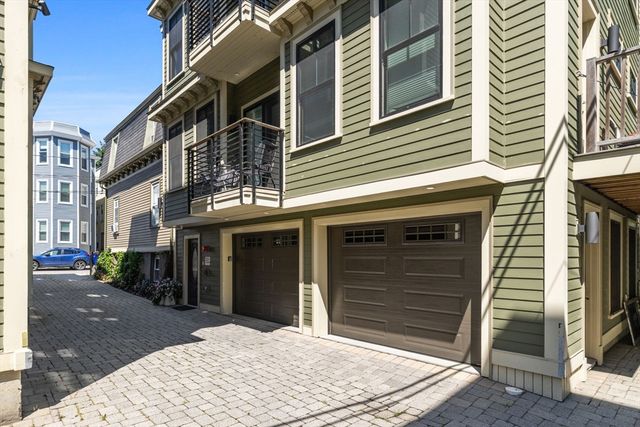 10R Spring Garden St 3, Boston, MA 02125