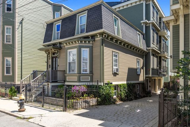 10R Spring Garden St 3, Boston, MA 02125