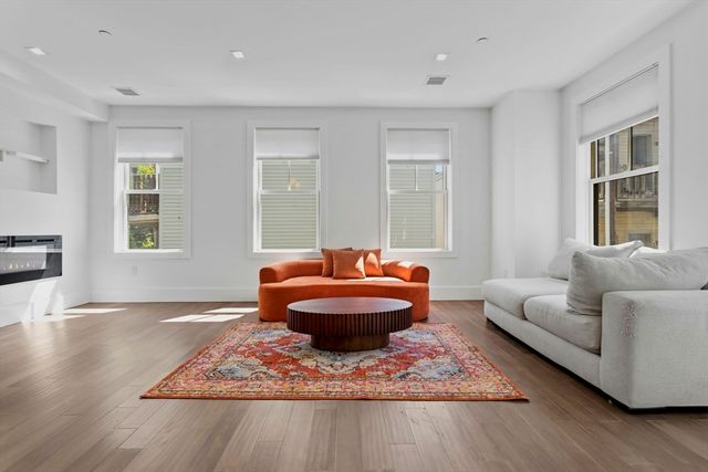 10R Spring Garden St 3, Boston, MA 02125