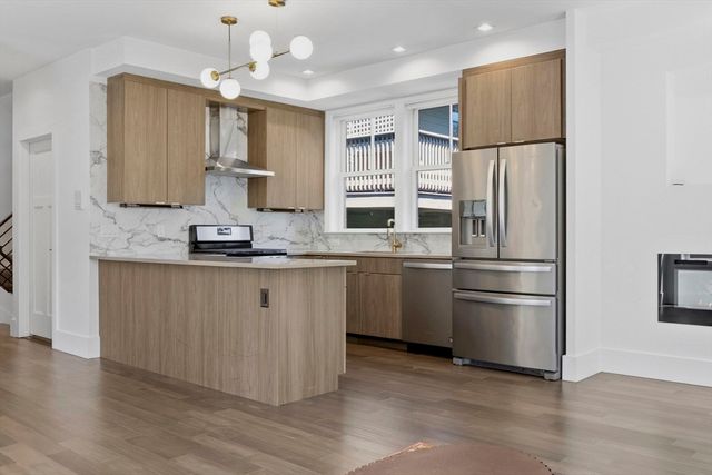 10R Spring Garden St 3, Boston, MA 02125