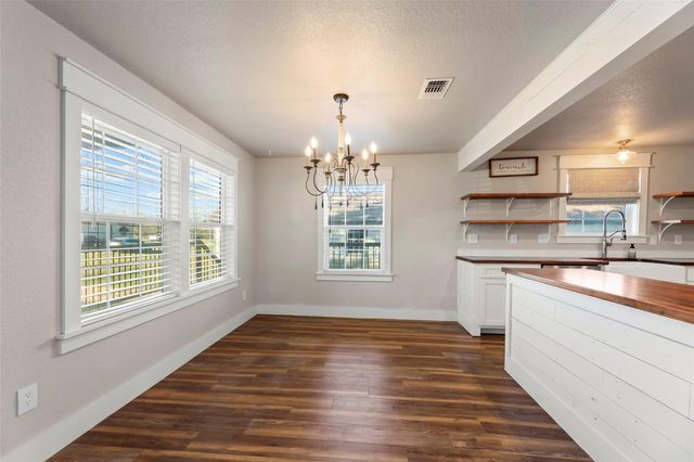 210 W Mulberry Avenue, Wharton, TX 77488