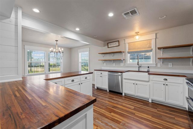 210 W Mulberry Avenue, Wharton, TX 77488