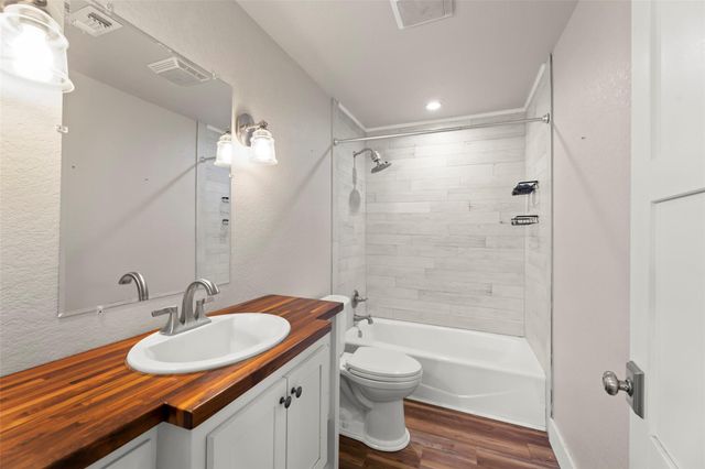 210 W Mulberry Avenue, Wharton, TX 77488