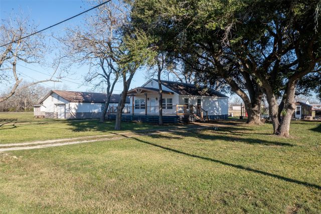 210 W Mulberry Avenue, Wharton, TX 77488
