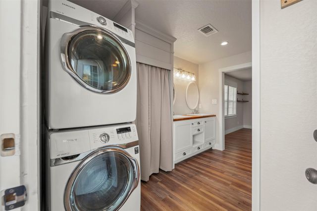 210 W Mulberry Avenue, Wharton, TX 77488