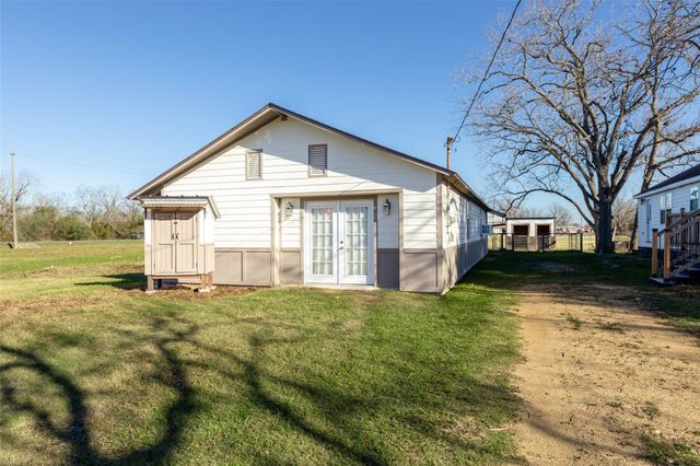 210 W Mulberry Avenue, Wharton, TX 77488