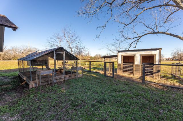 210 W Mulberry Avenue, Wharton, TX 77488