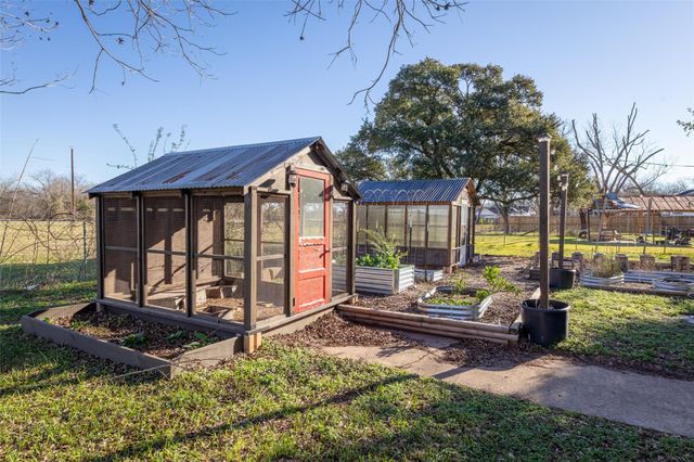 210 W Mulberry Avenue, Wharton, TX 77488