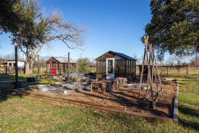 210 W Mulberry Avenue, Wharton, TX 77488