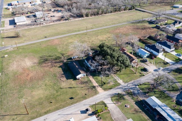 210 W Mulberry Avenue, Wharton, TX 77488