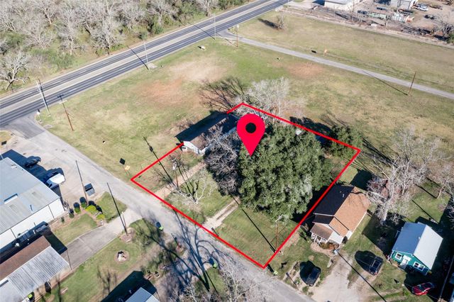 210 W Mulberry Avenue, Wharton, TX 77488