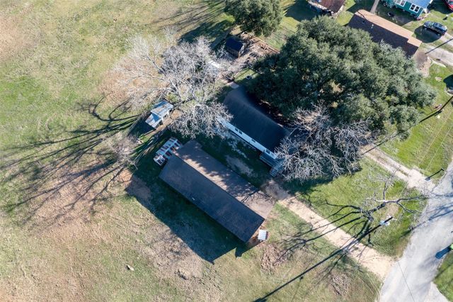 210 W Mulberry Avenue, Wharton, TX 77488